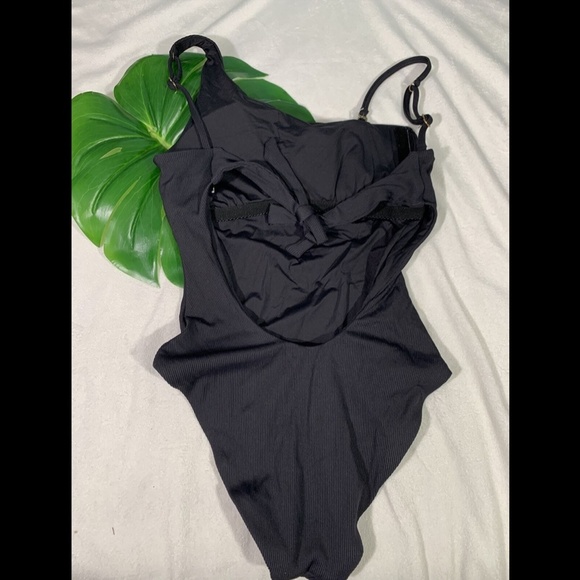 NEW $128 Becca Fine Line One-Shoulder‎ One-Piece Swimsuit Black [ SZ Small ] - Picture 9 of 12